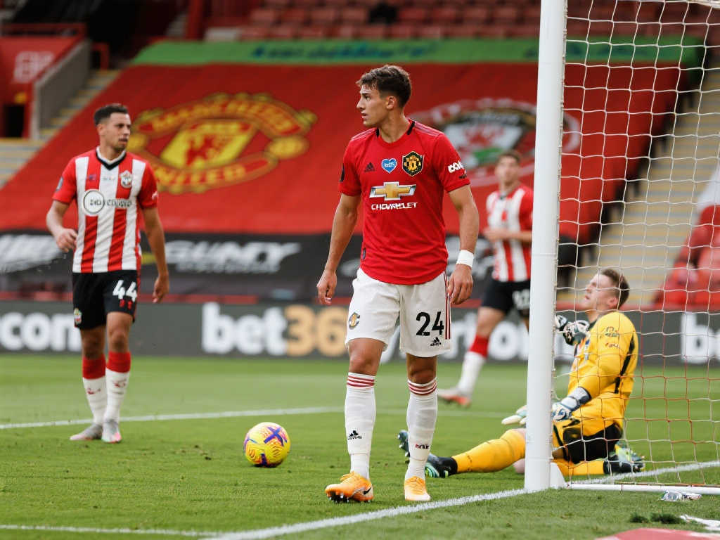 曼联英超客场低迷：21年10月以来对阵前8强无一胜绩！